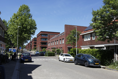 914290 Gezicht in de Voorsterbeeklaan te Utrecht, vanaf de Jekerstraat.